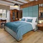 לינה וארוחת בוקר Geremia Luxury 4*