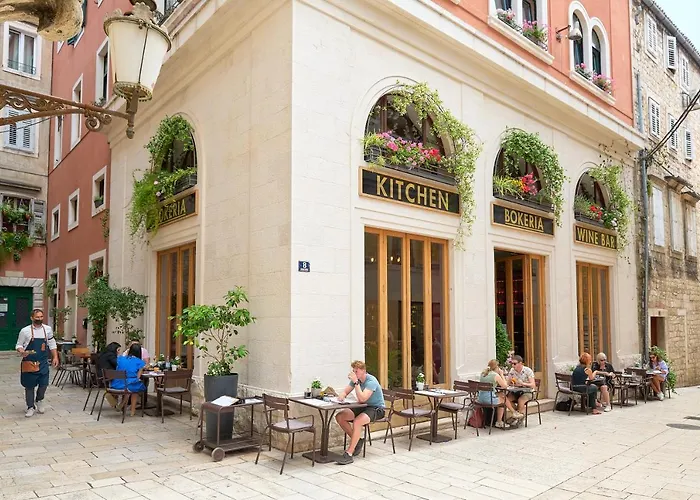 לינה וארוחת בוקר Geremia Luxury 4*