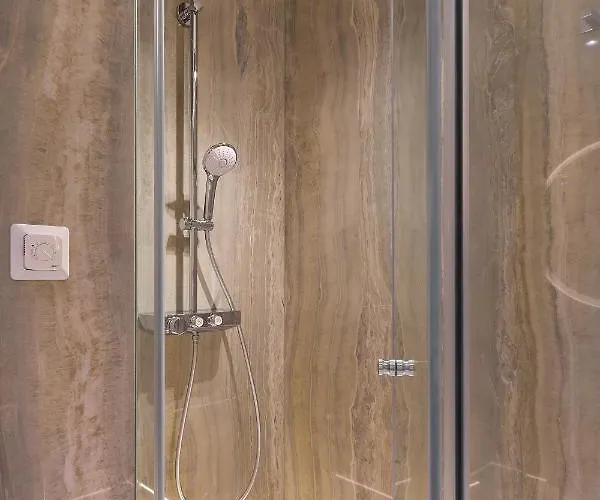 לינה וארוחת בוקר Geremia Luxury ספליט